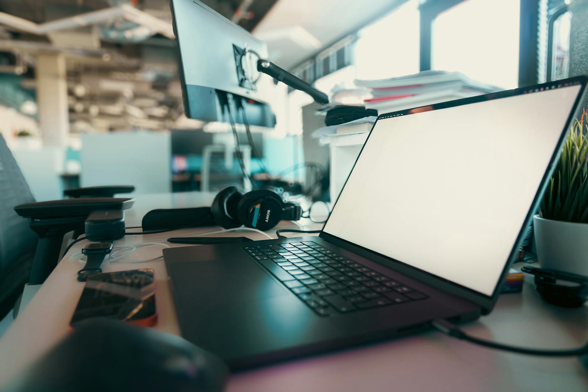 The Best Paid AI Assistant in 2026 Depends on Your Workflow, Not the Hype